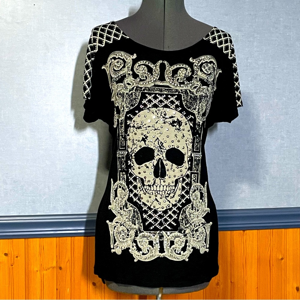 EUC skull and lace top
